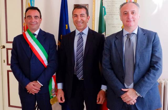 Caltagirone. Massimo Alparone, già Mr. Universo Fitness, ha incontrato il sindaco in municipio